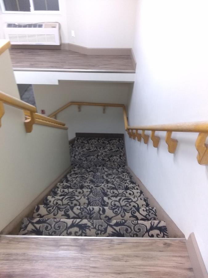 Econo Lodge Okotoks Εξωτερικό φωτογραφία
